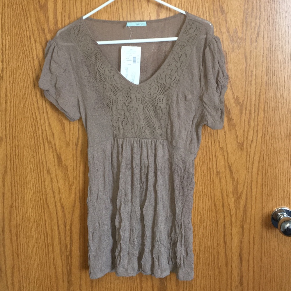 NWT Maurices short sleeve top in taupe / beige